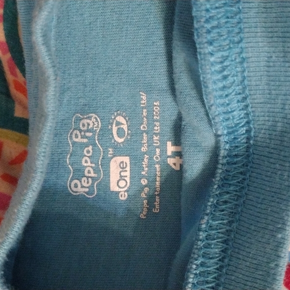 PEPPA PIG- 2 piece short and shirt set size 4t - Picture 3 of 8